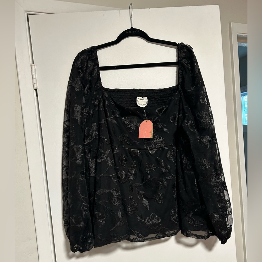 ARULA size C (3x) Black Floral Long Sleeve Blouse
